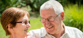 Online dating-ul pentru femeile de peste 60 de ani: 7 sfaturi pentru crearea profilului perfect